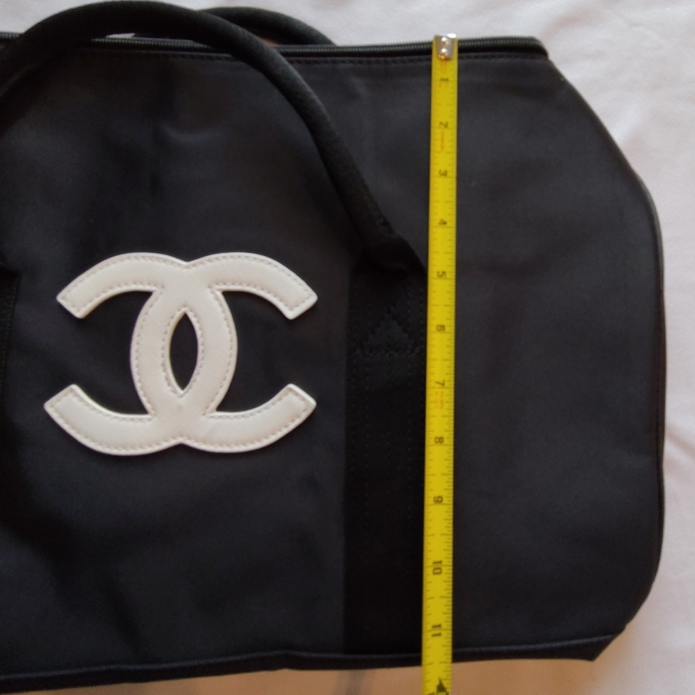 CHANEL Black Logo Tote Bag Detachable Crossbody Strap White CC New Tote Bag - Picture 7 of 8